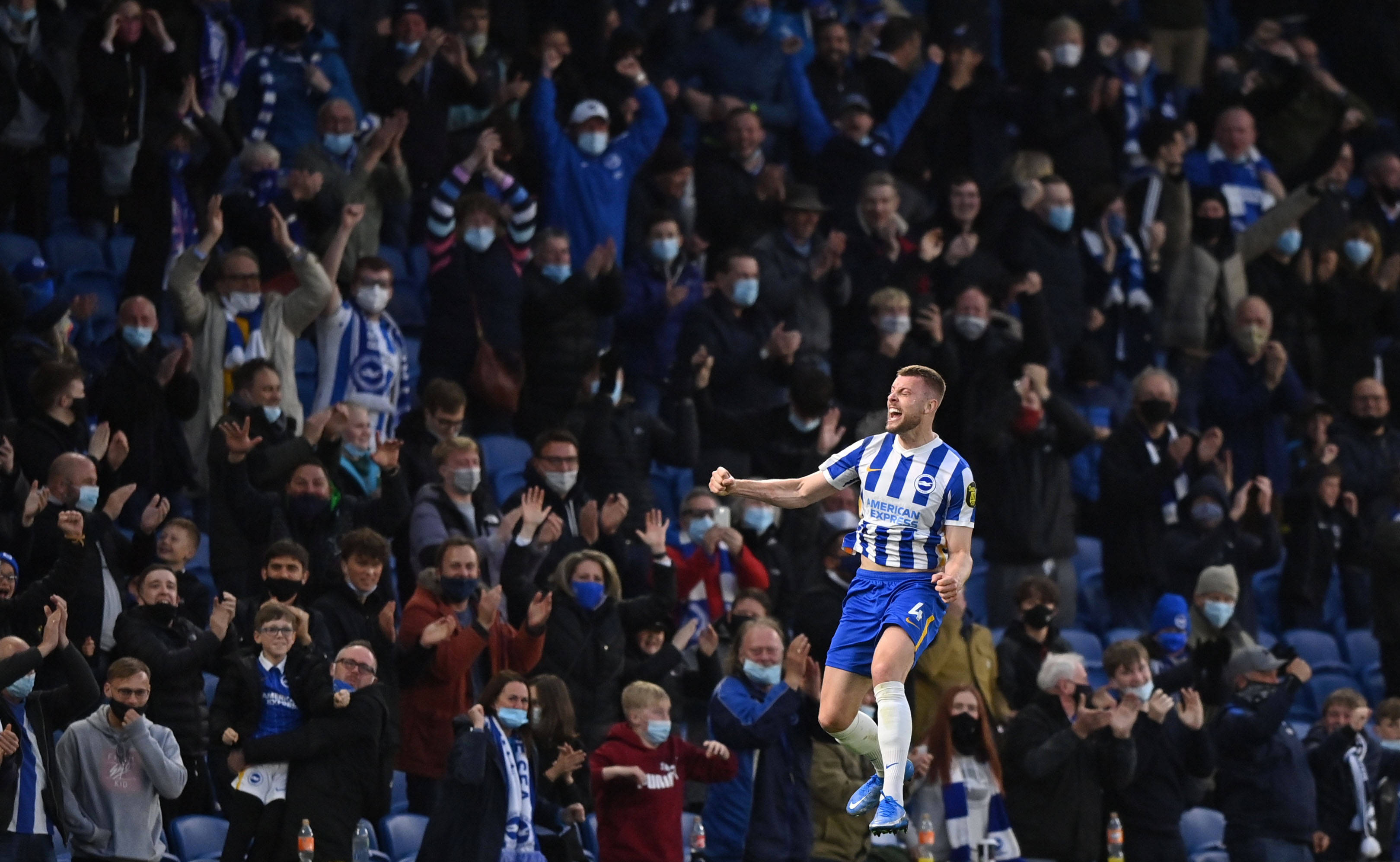 谁更烂？电讯报对比滕哈格和内维尔近28场执教战绩